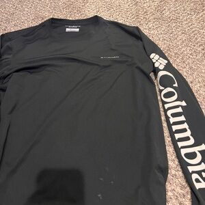 Men’s large Columbia long sleeve shirt.